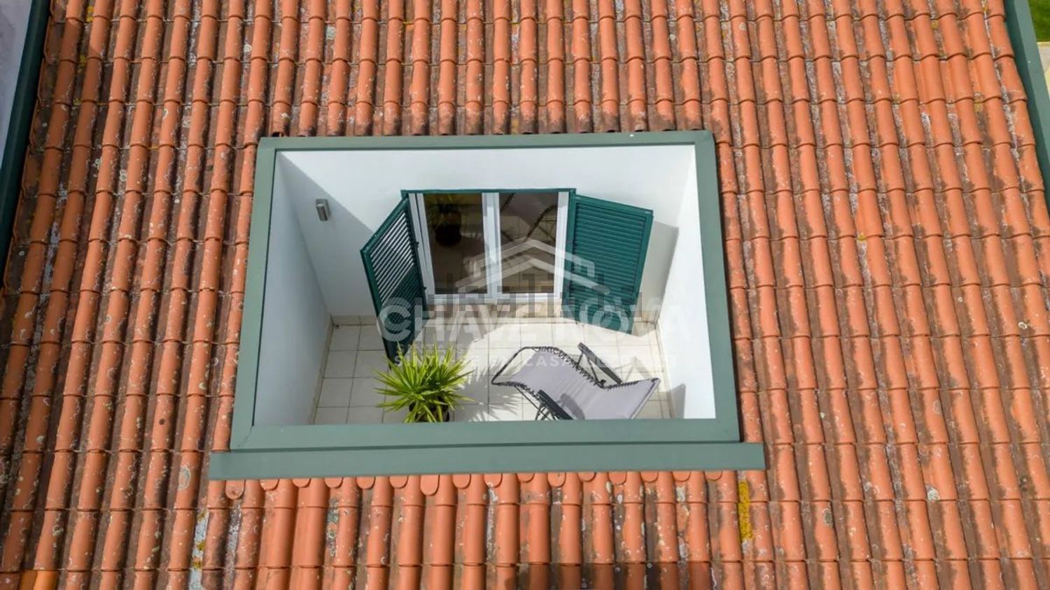 小楼房或独栋别墅出售在Rua Padre Cid - 阳台