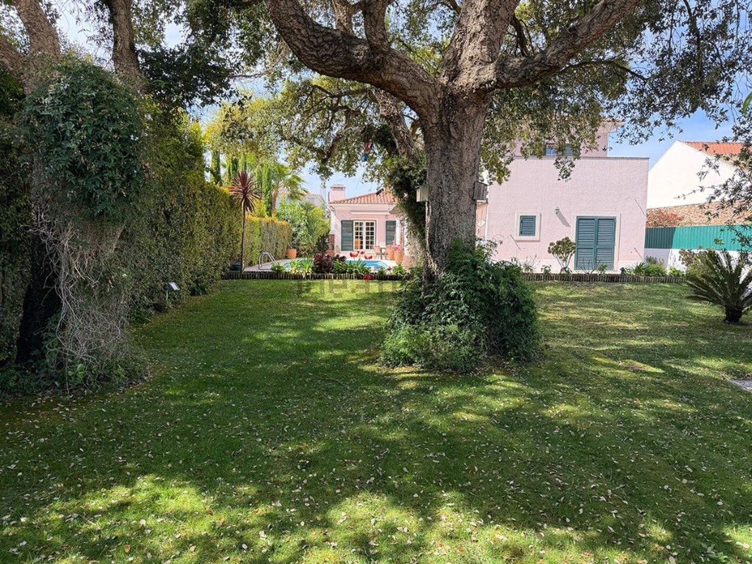 小楼房或独栋别墅出售在Rua das Tortinhas, 58 - 花园