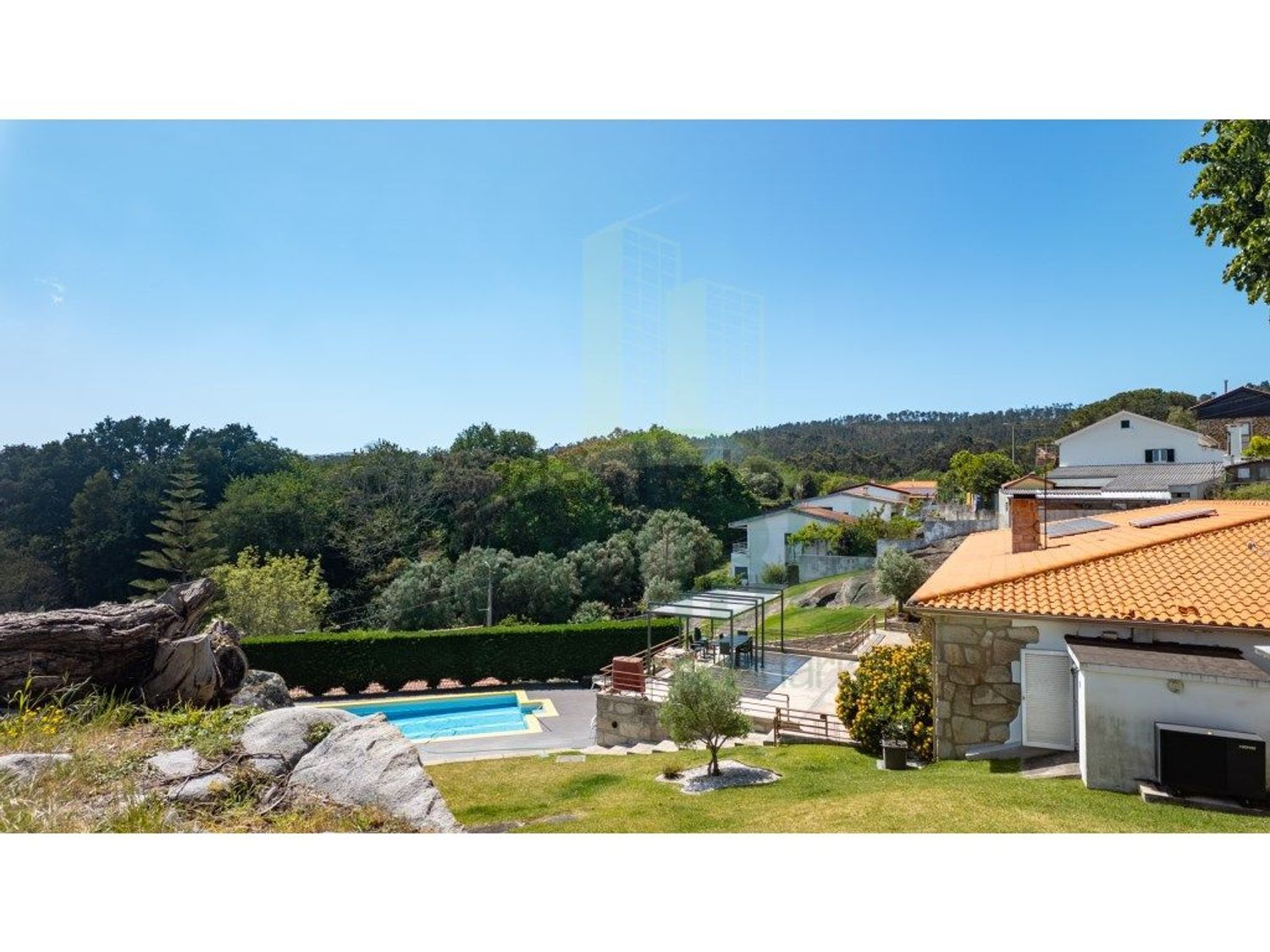 小楼房或独栋别墅出售在Estrada do Funchal - 游泳池