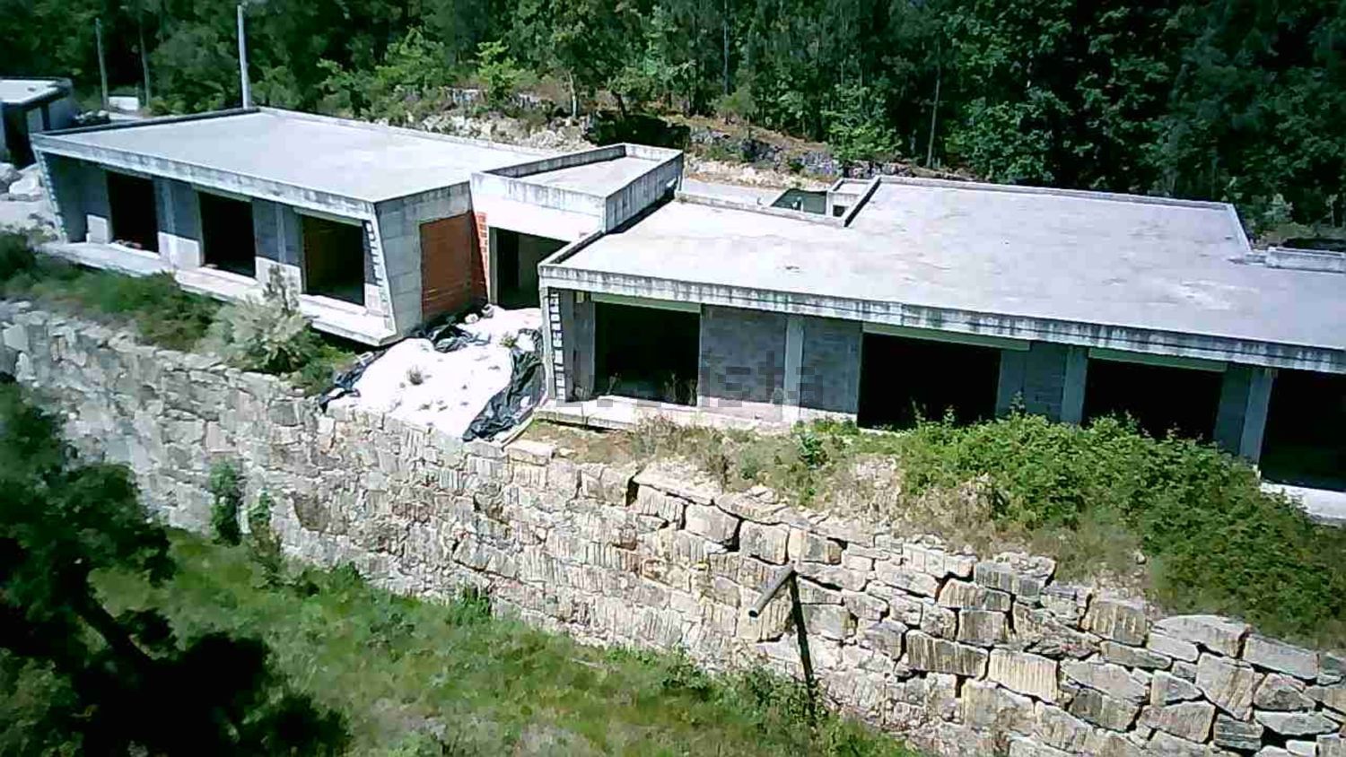 小楼房或独栋别墅出售在 R. Das Portelas, 142 - 外立面
