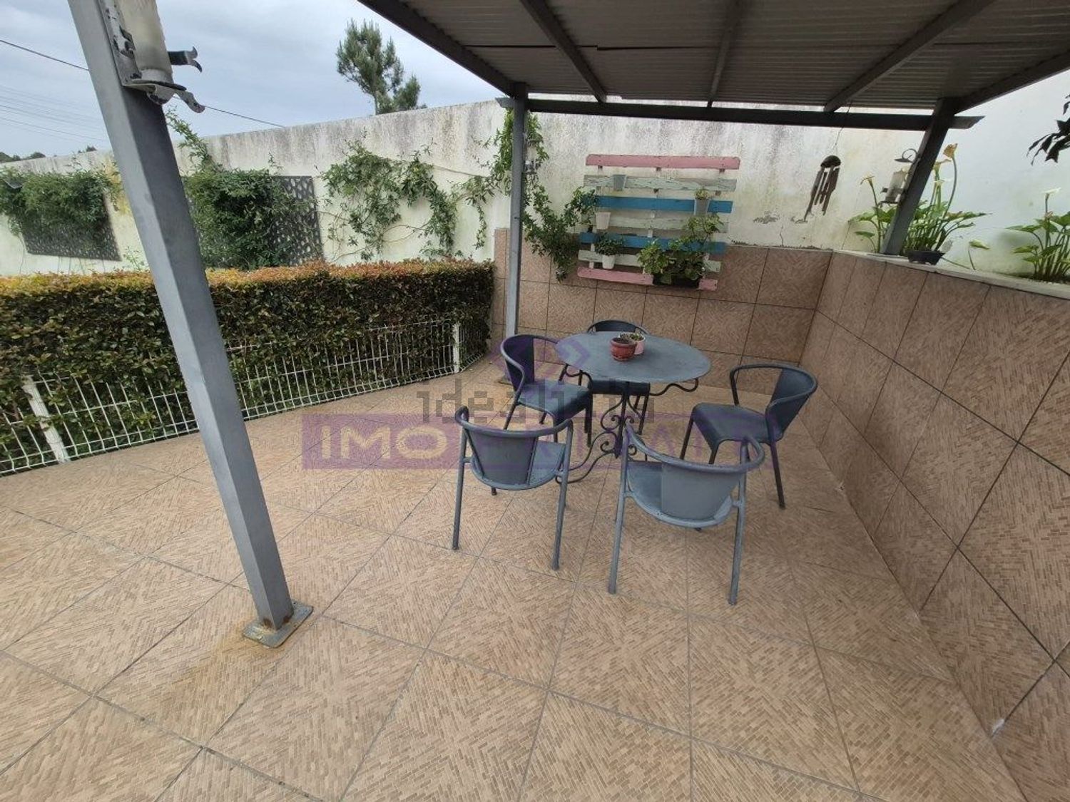 小楼房或独栋别墅出售在 Pinhal General - 阳台