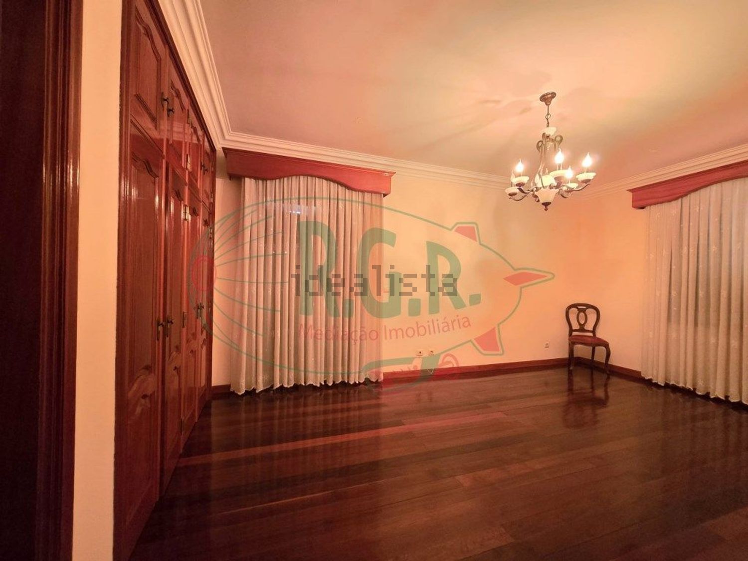 小楼房或独栋别墅出售在 Jovim - 卧室