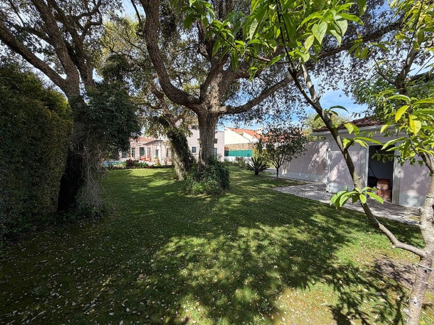 小楼房或独栋别墅出售在Rua das Tortinhas, 58 - 花园