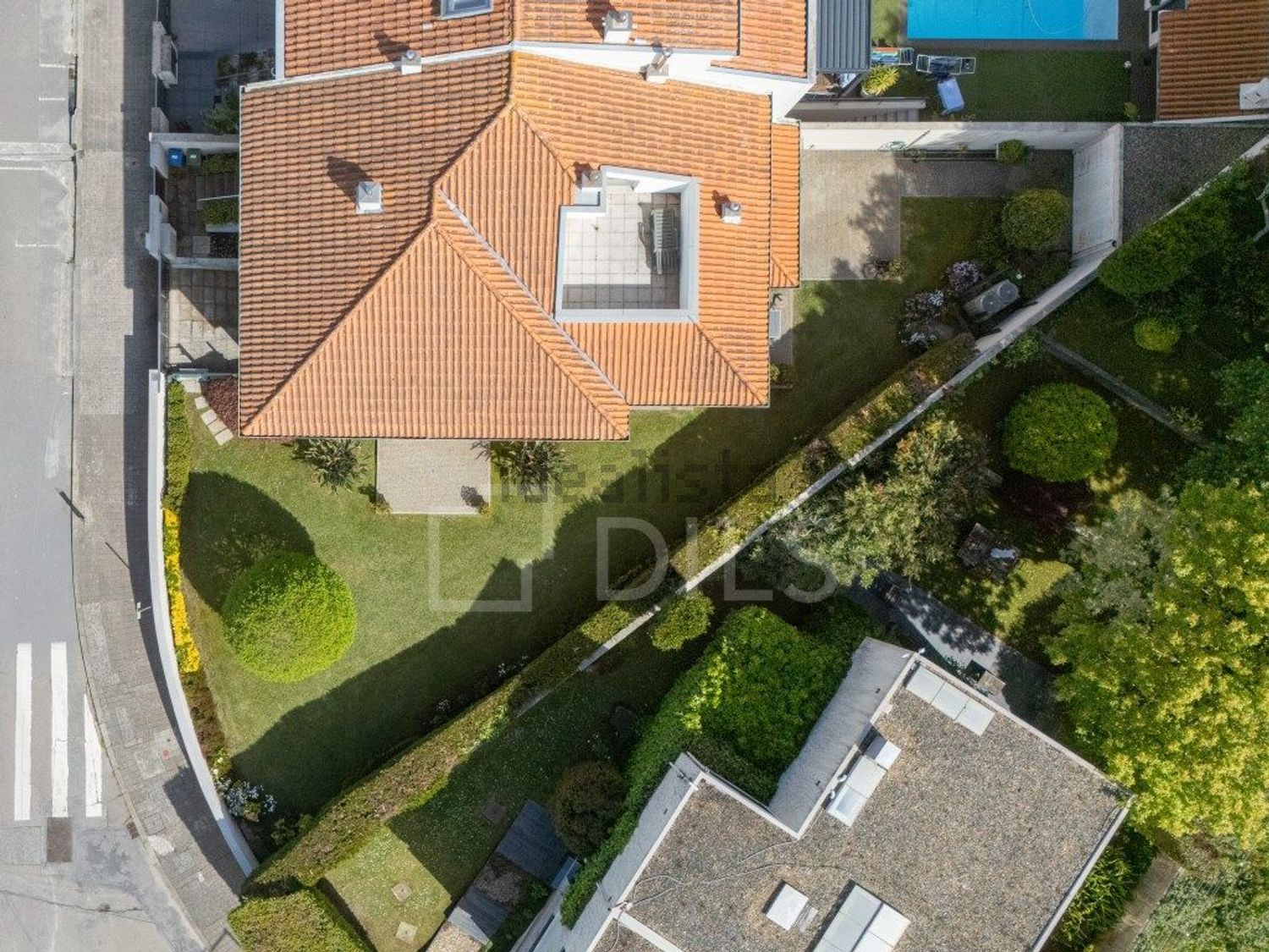 小楼房或独栋别墅出售在Rua Pinho Leal - 外立面