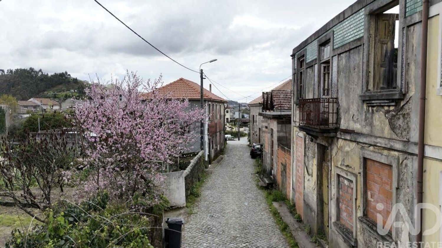 小楼房或独栋别墅出售在 Alfena - 外立面