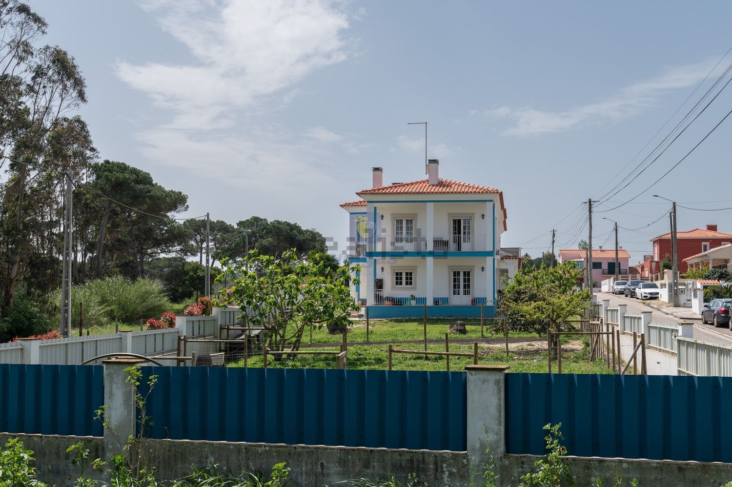 小楼房或别墅出售在Rua da Avarela, 1 - 外立面