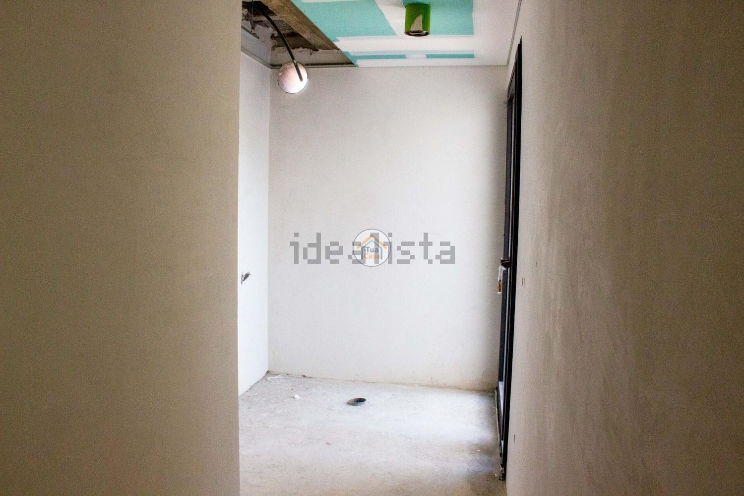 小楼房或别墅出售在 Zona Este - 过道