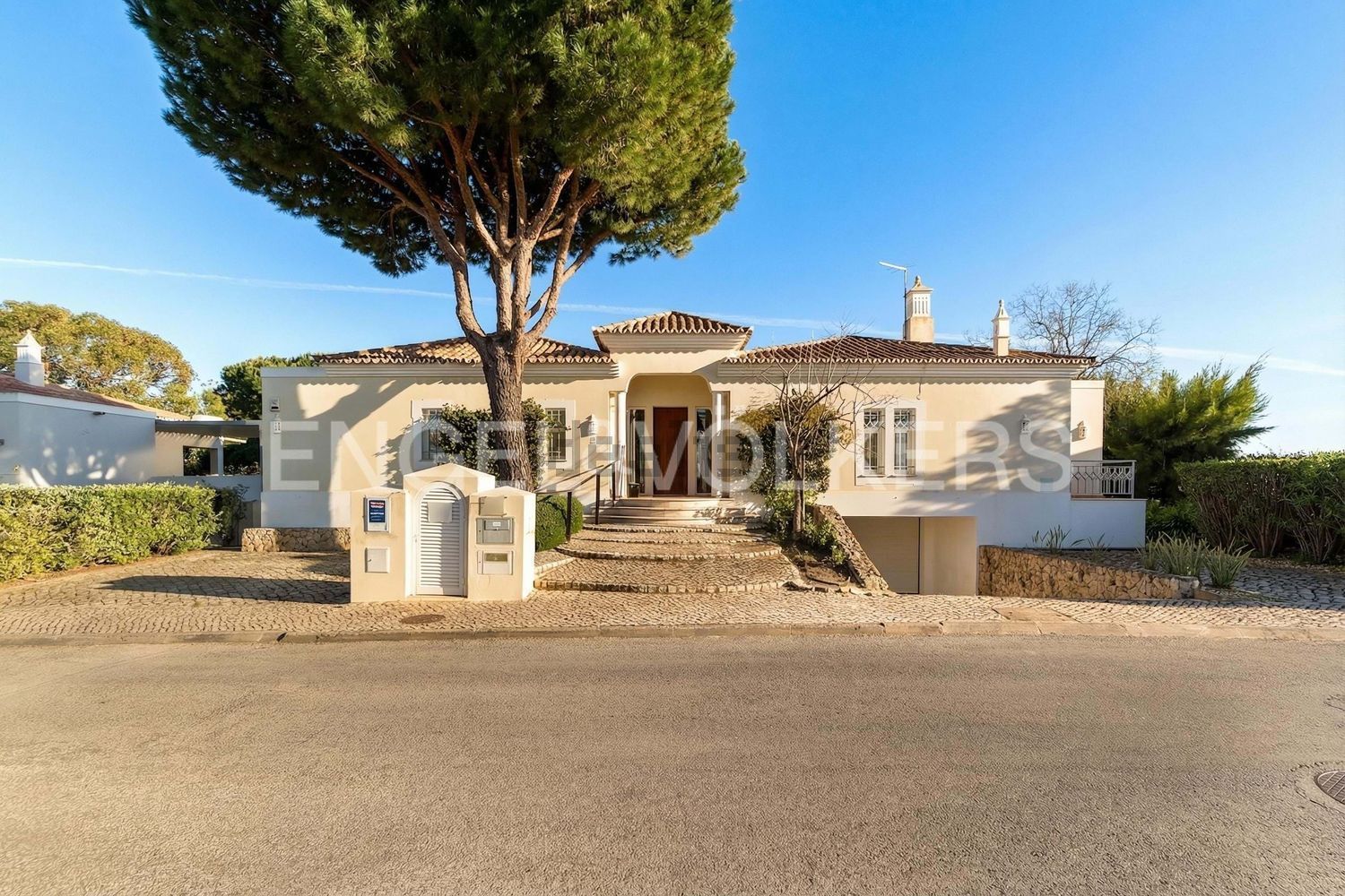 小楼房或别墅出售在 Quinta do Lago - Pinheiros Altos - 外立面