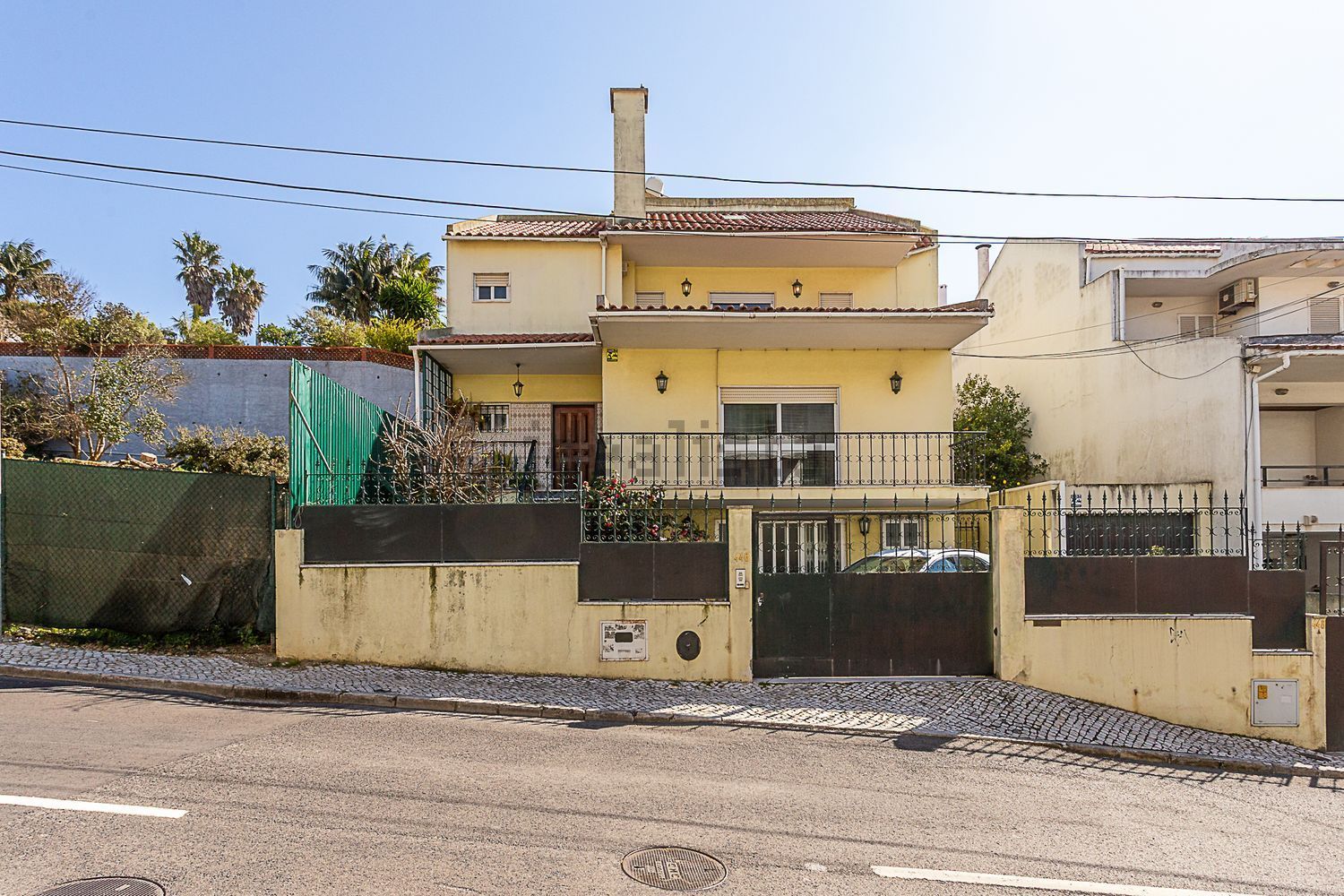 小楼房或独栋别墅出售在Rua Engenheiro Adelino Amaro da Costa - 外立面
