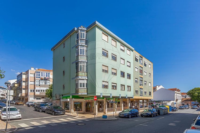 公寓 t3出售在Avenida António Ennes