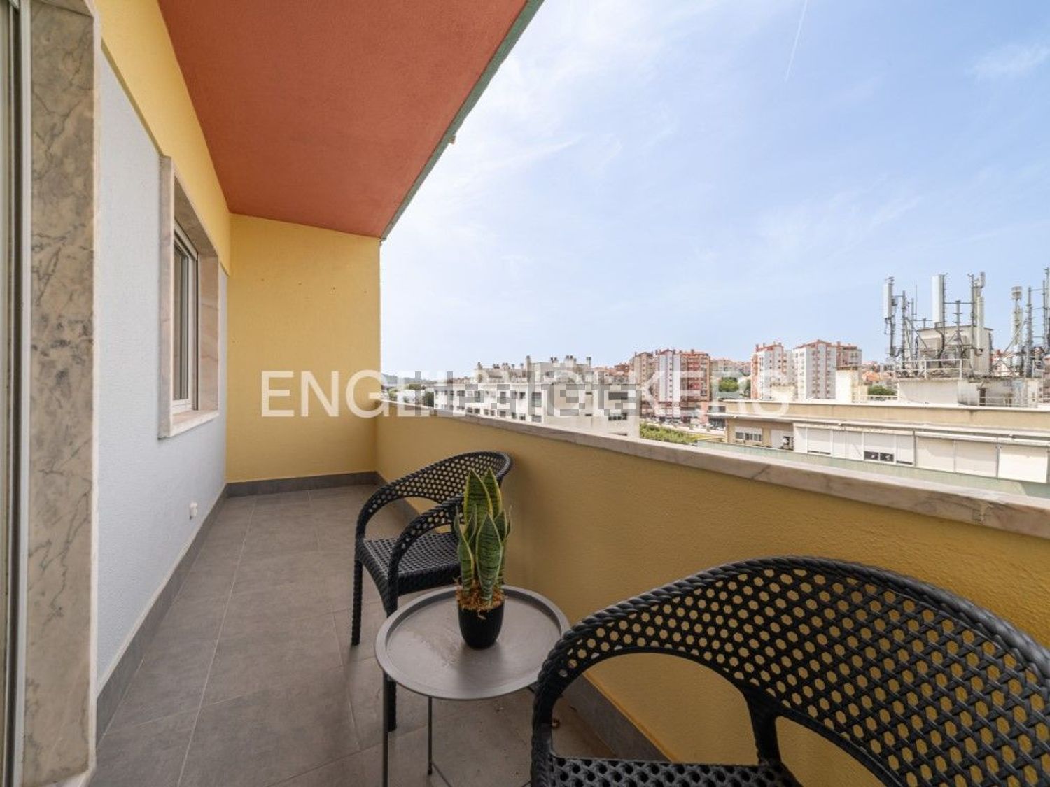 公寓 t3出售在 Bairro de Santa Cruz - 阳台