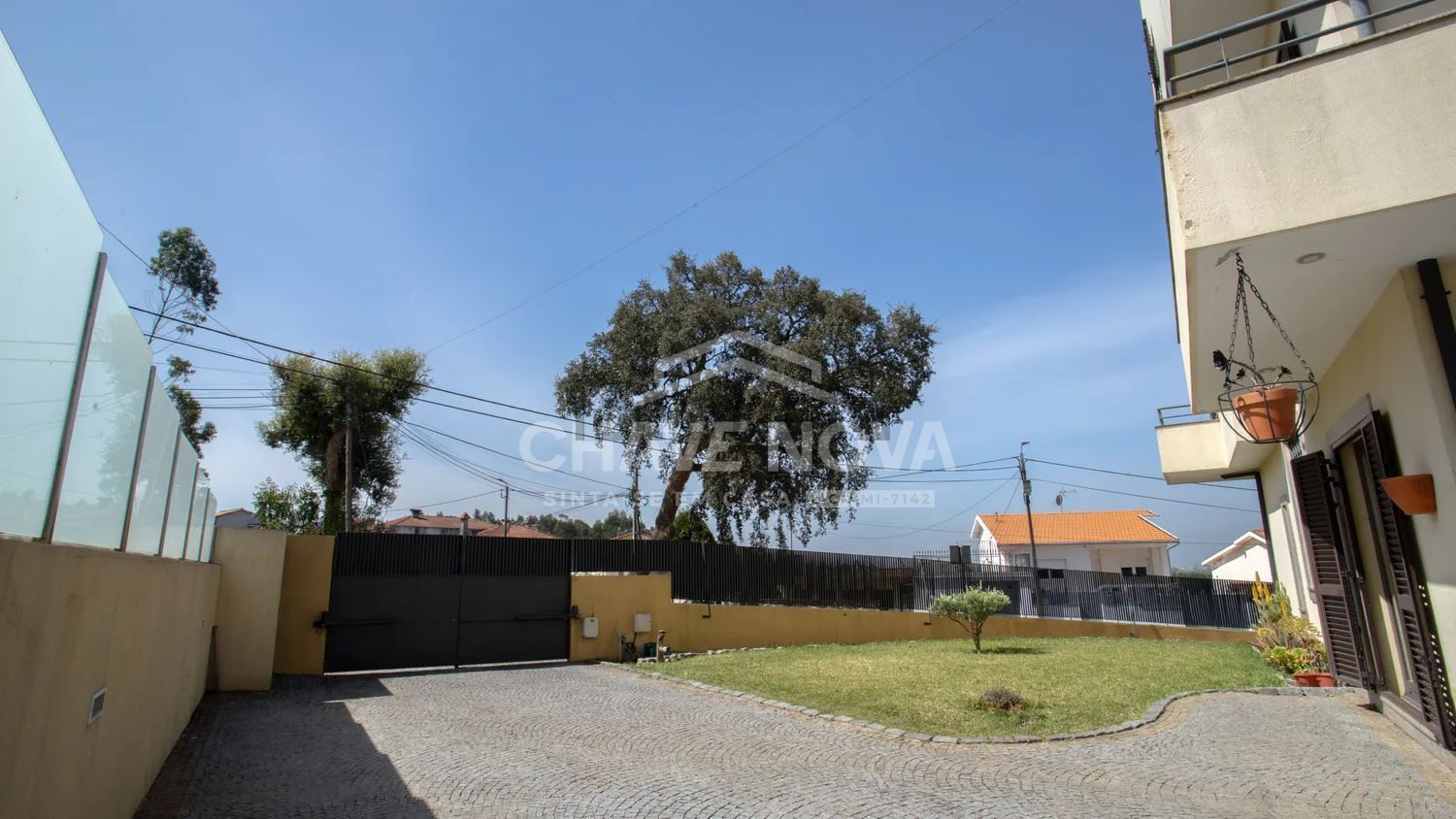 小楼房或独栋别墅出售在Rua Santa Marinha - 外立面
