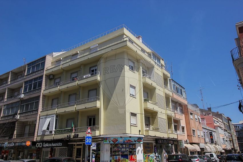 公寓 t2出售在Rua António Maria Pais