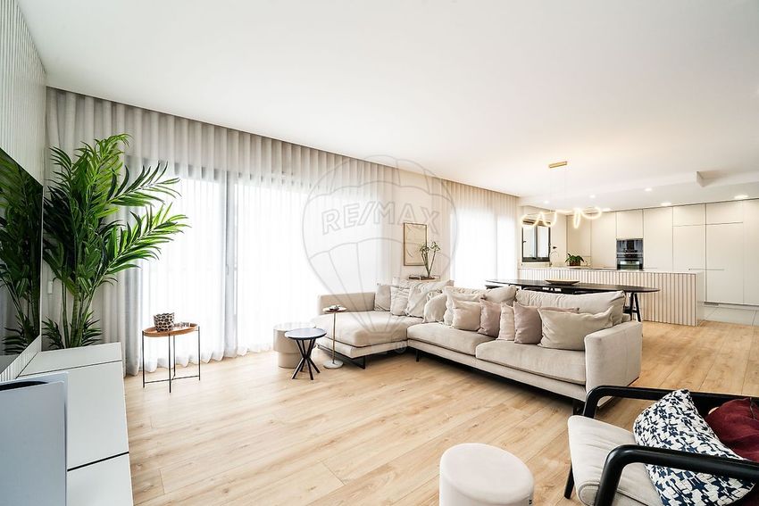 公寓 t4出售在Avenida Nossa Senhora de Fátima