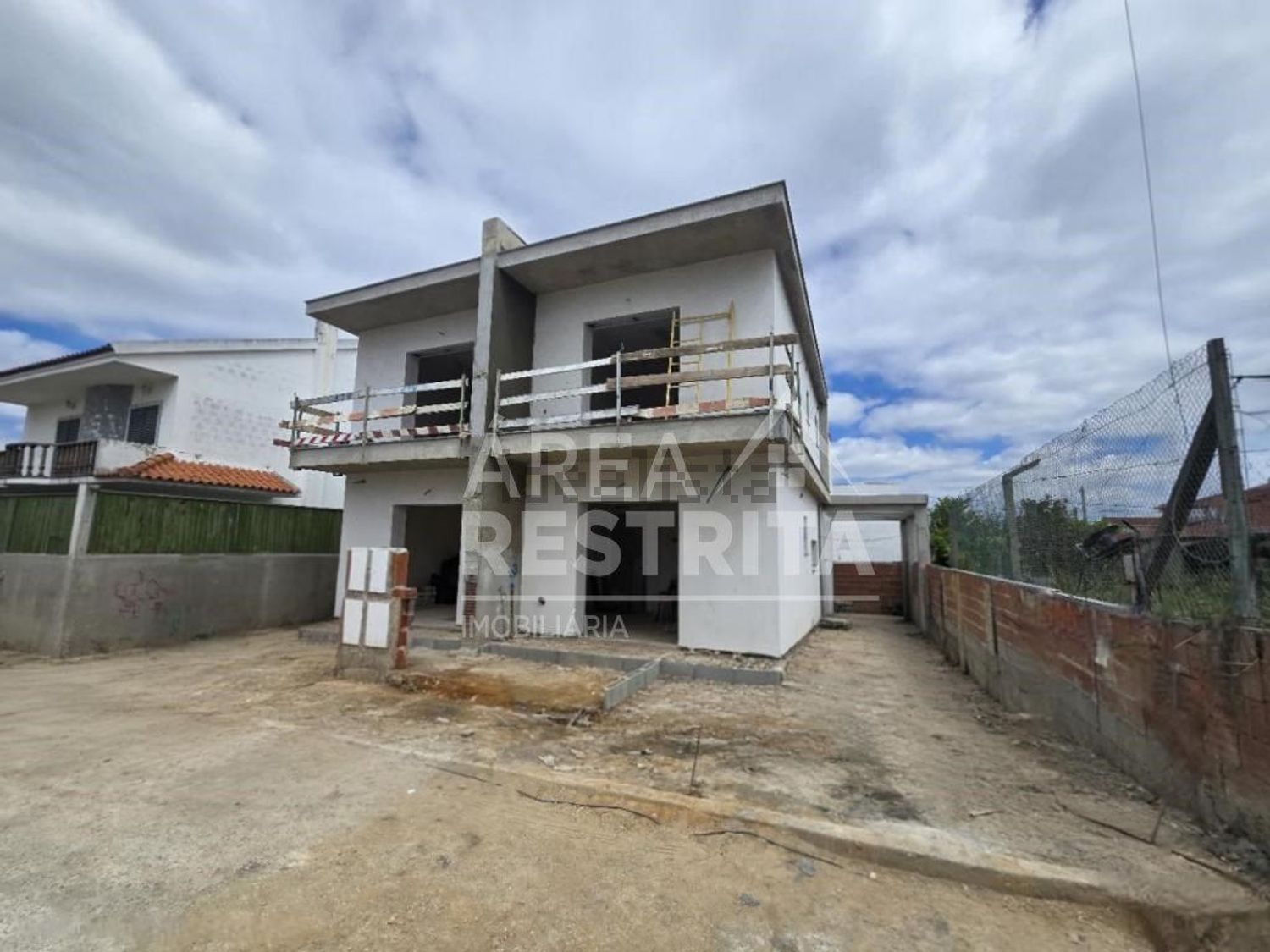 双拼别墅出售在 Bairro Novo - Quinta Dona Maria - 外立面