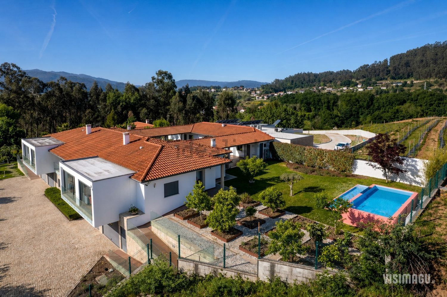 小楼房或独栋别墅出售在 Vale - 外立面