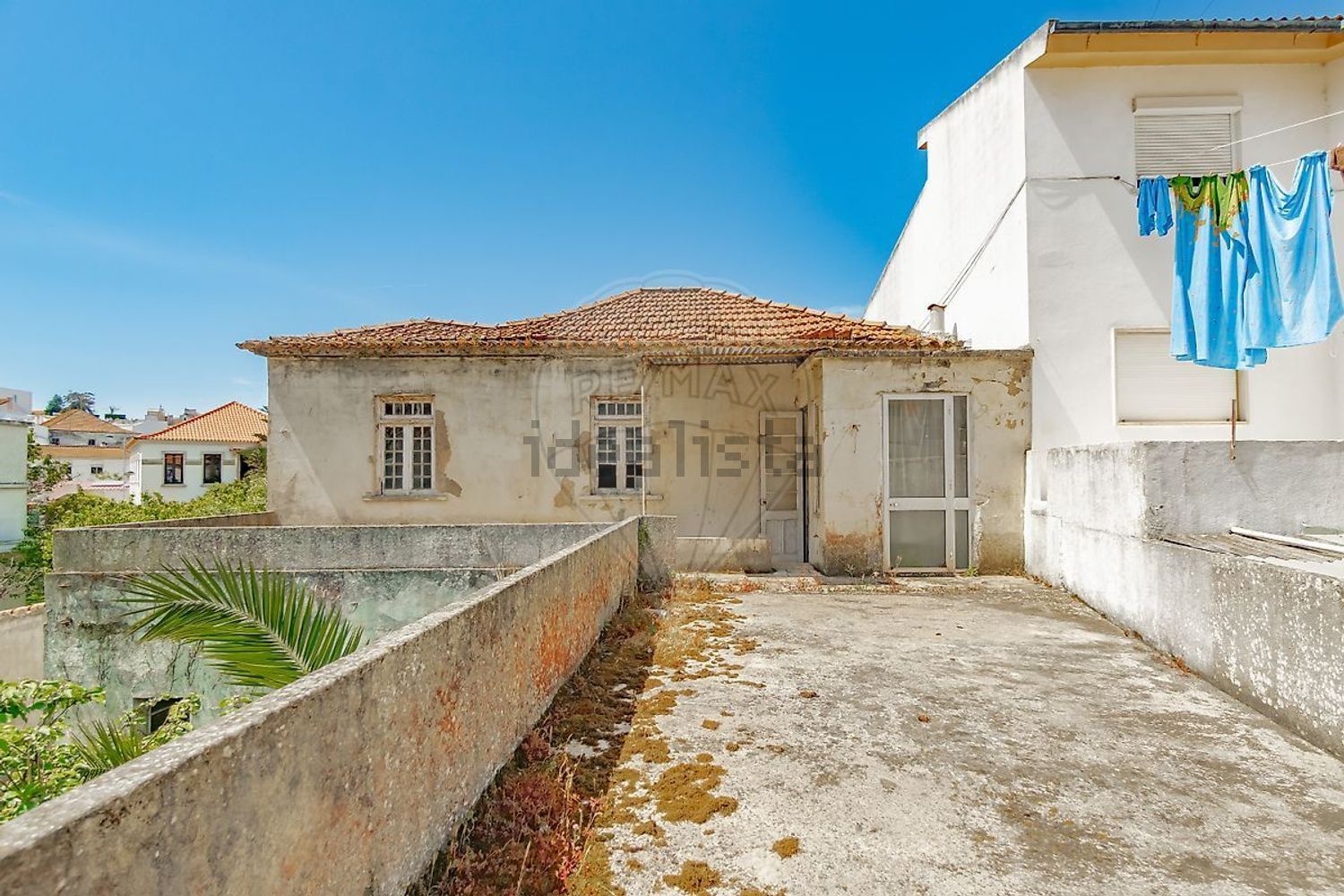 小楼房或独栋别墅出售在Avenida António José de Almeida - 外立面