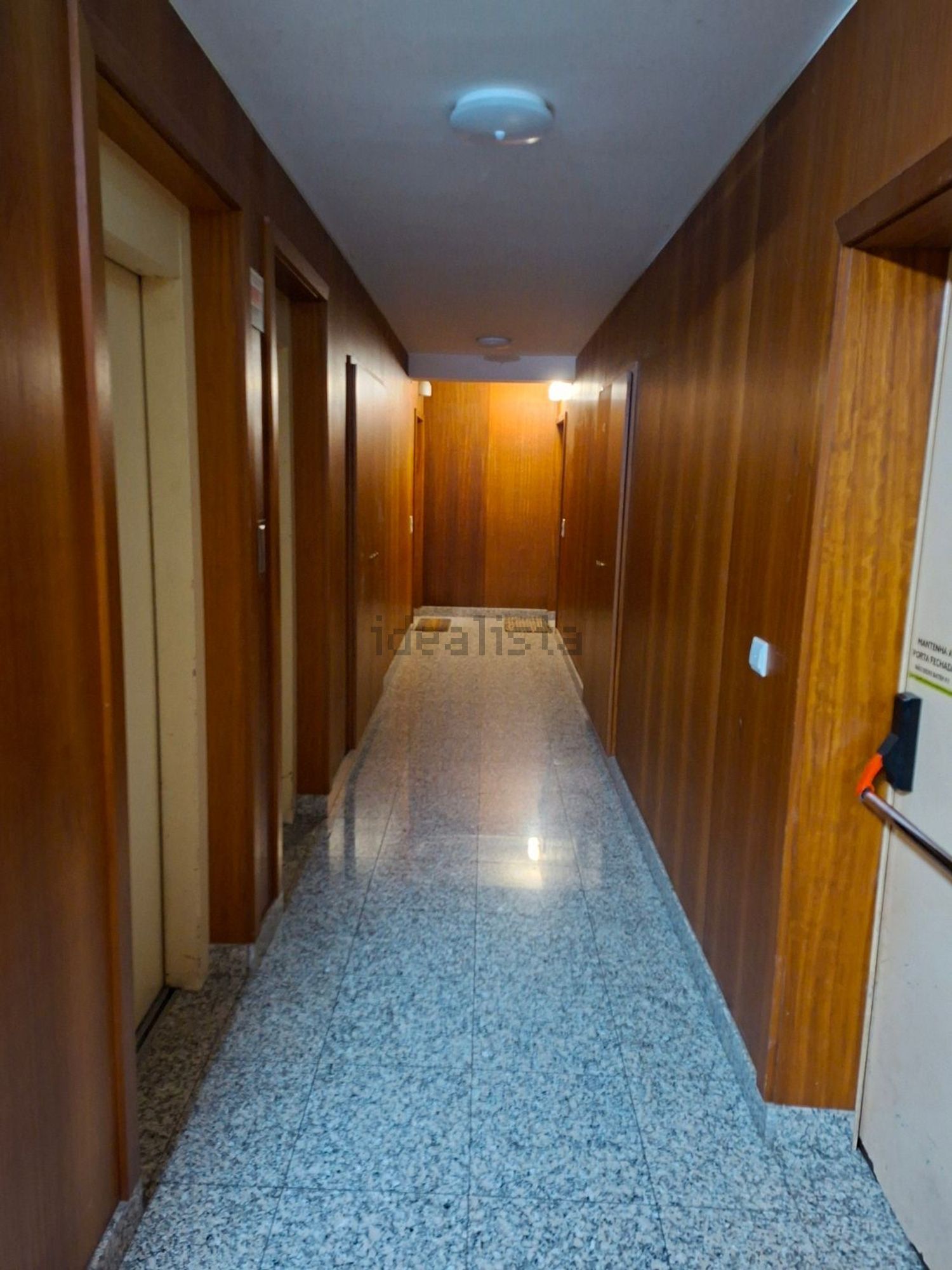 公寓 t1出售在Praceta Amorim de Carvalho, 99 - 过道