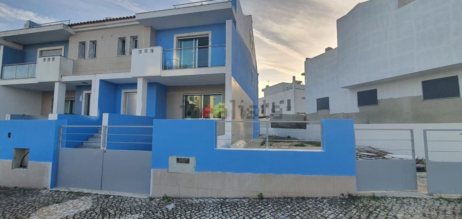 双拼别墅出售在Estrada Figueira da Vergonha - 外立面