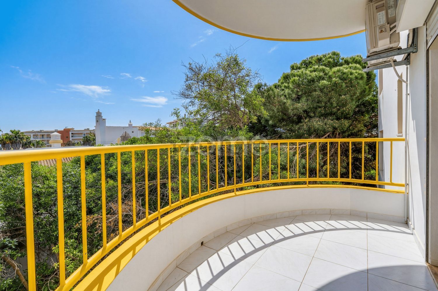 T0（单人公寓）出售在Rua Dom Afonso V, 76 - 门廊