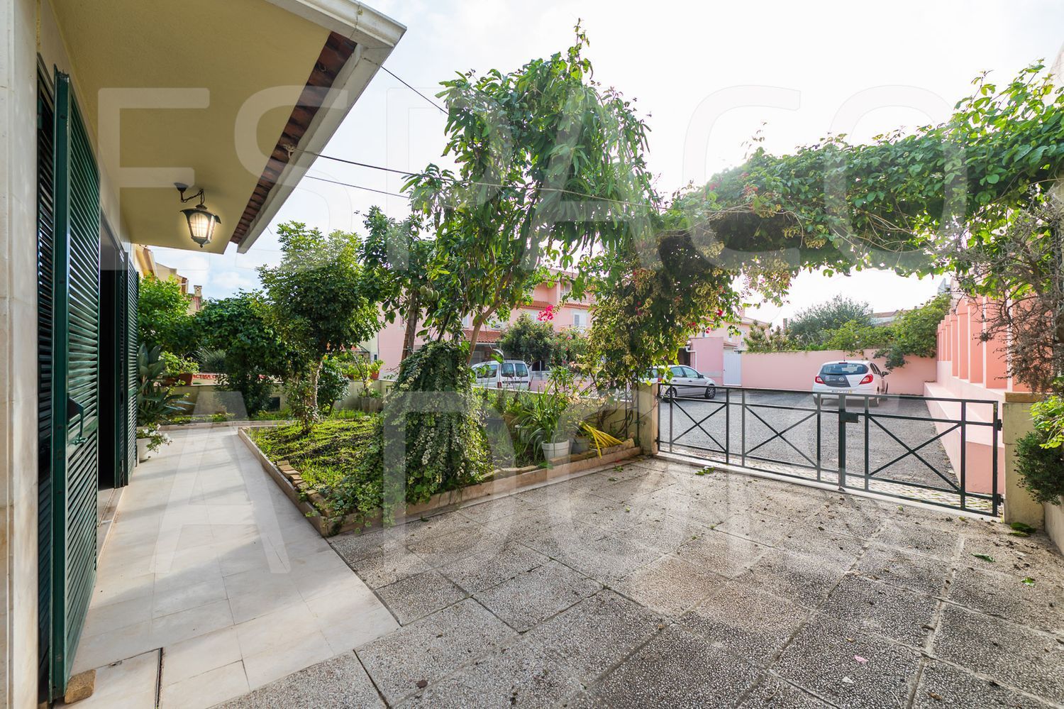 双拼别墅出售在 Massamá - 花园