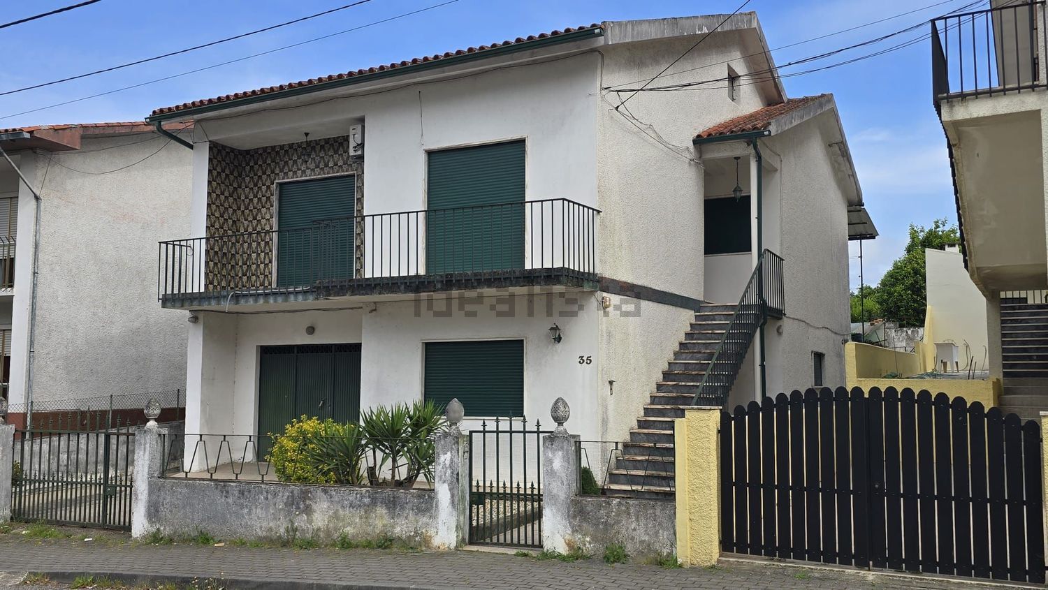 小楼房或独栋别墅出售在Rua 1º de Maio, 35 - 外立面