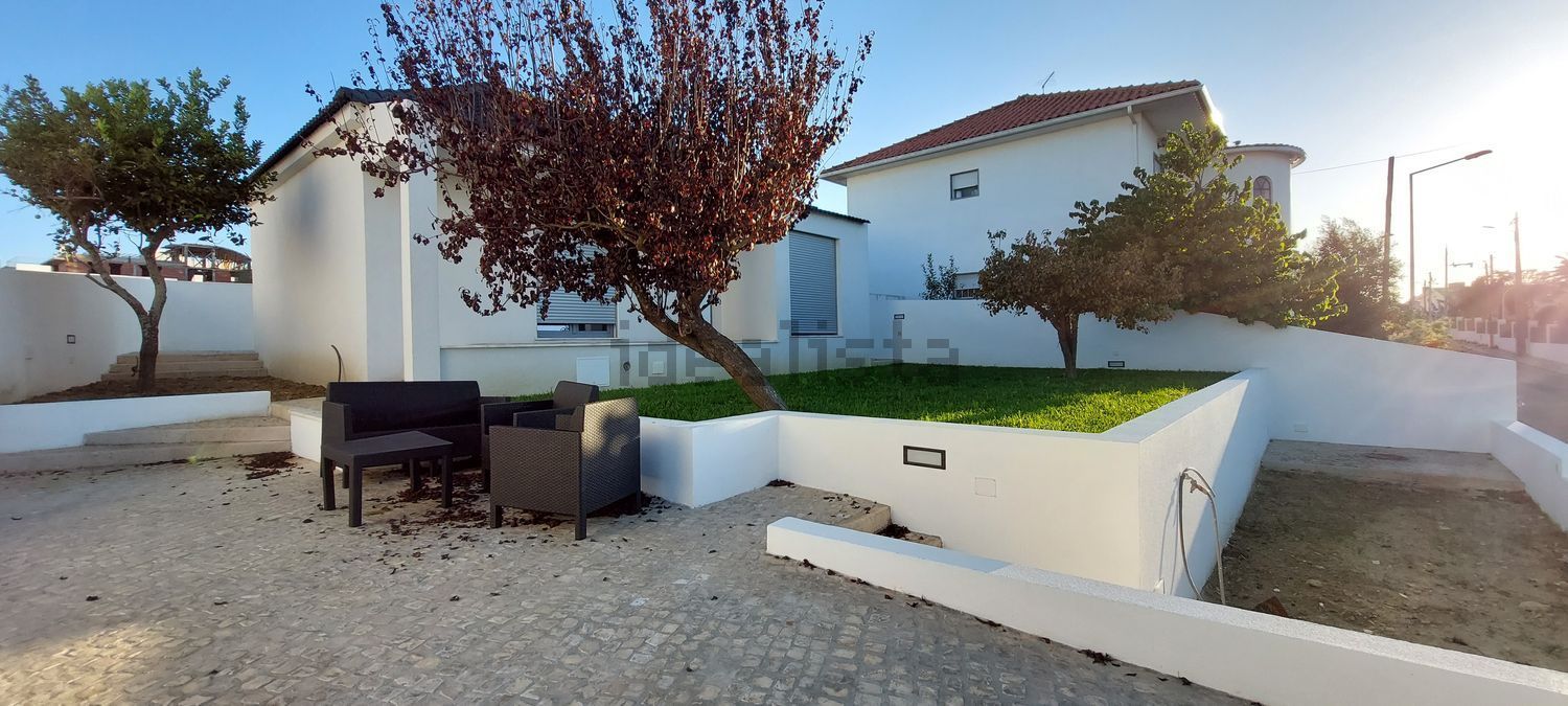 出租小楼房或独栋别墅在Rua Anjos Teixeira, 109 - 外立面