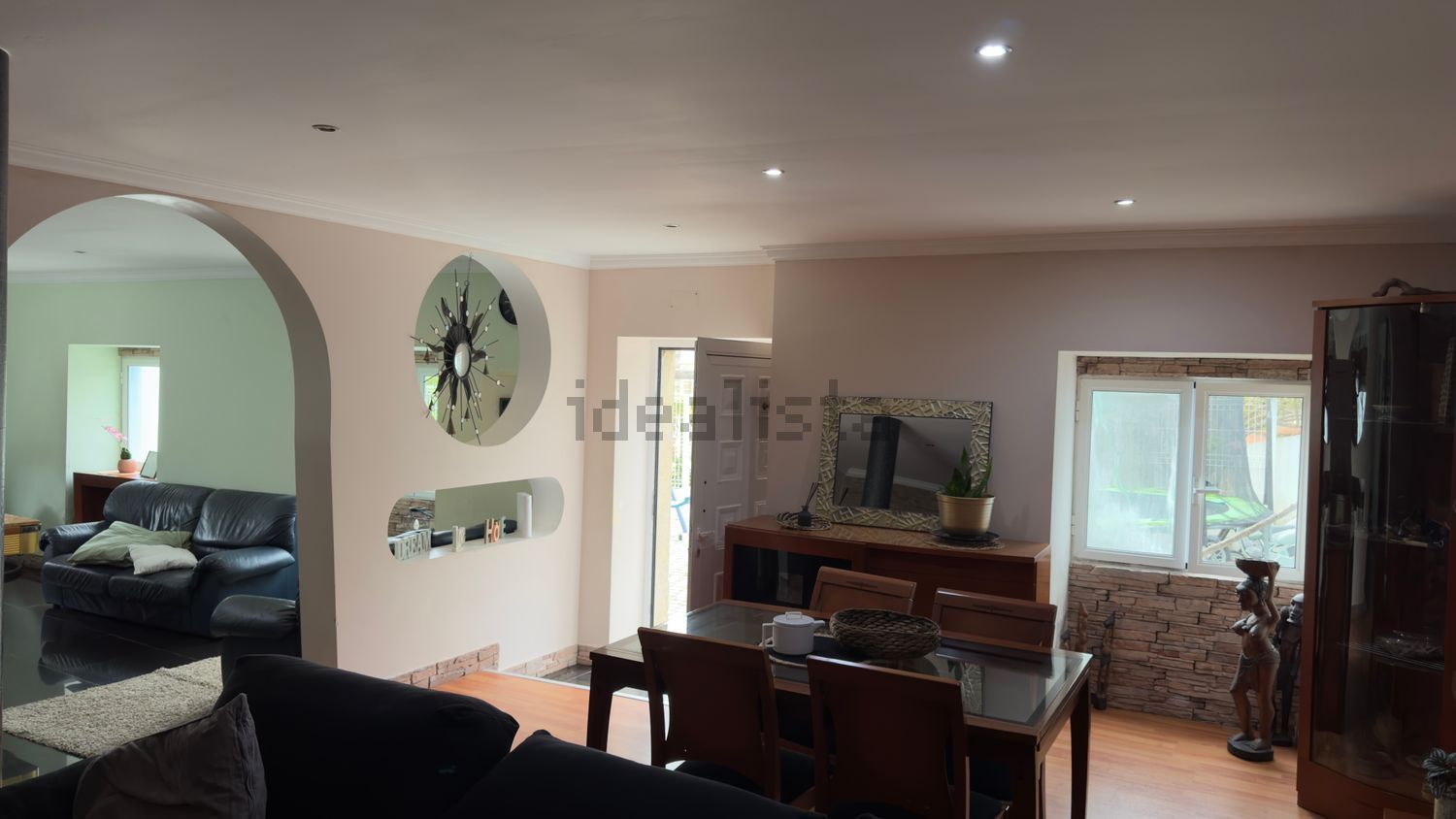 小楼房或独栋别墅出售在Estrada Velha - 客厅