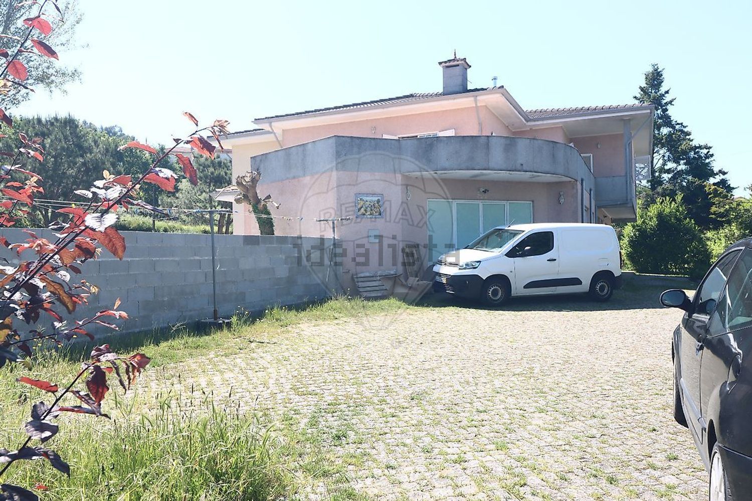 小楼房或独栋别墅出售在Travessa da Zona Industrial s/n - 外立面