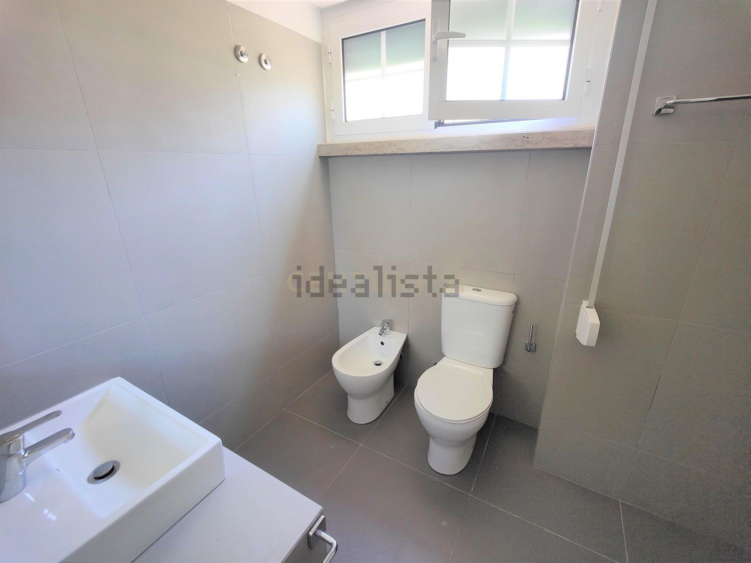 出租公寓 t2在Avenida Dom Rodrigo da Cunha, 15 - 卫生间