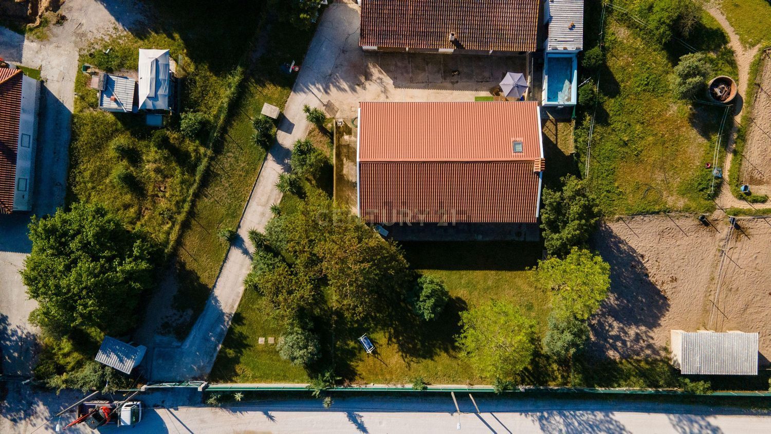 小楼房或独栋别墅出售在 Parque Industrial das Carrascas, Palmela, Portugal - 外立面