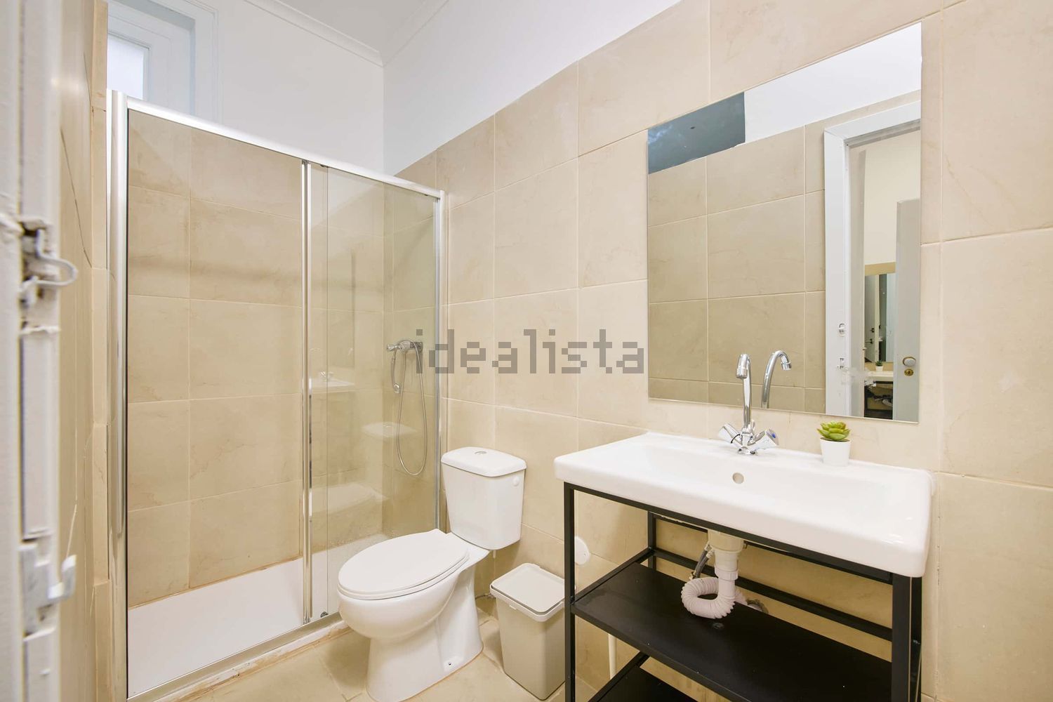 出租房间在Avenida António Serpa, 26 - 卫生间