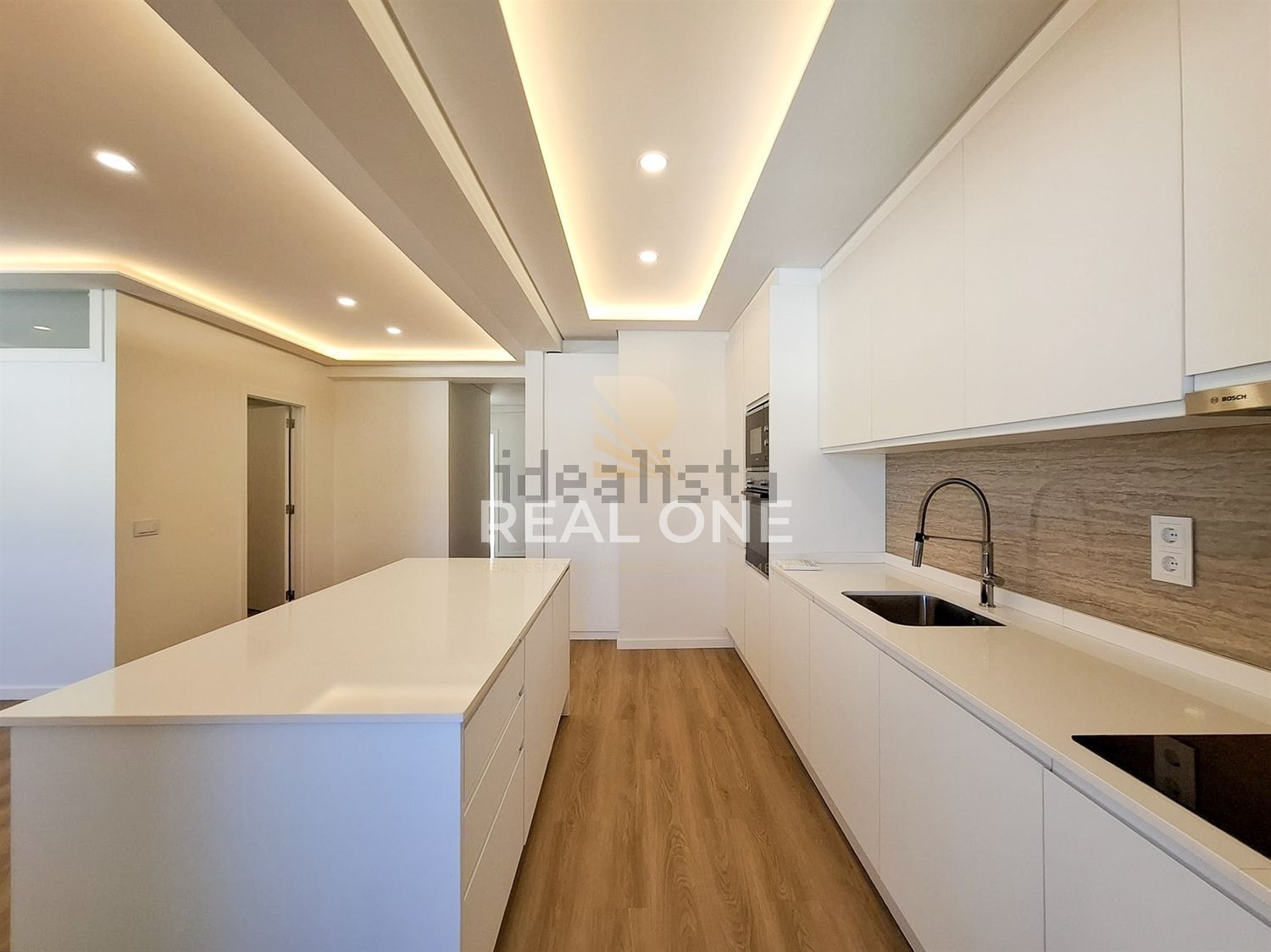 公寓 t3出售在Avenida José da Costa Mealha, 82 - 厨房