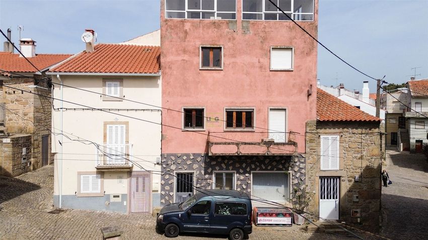 小楼房或独栋别墅出售在 São Miguel de Acha