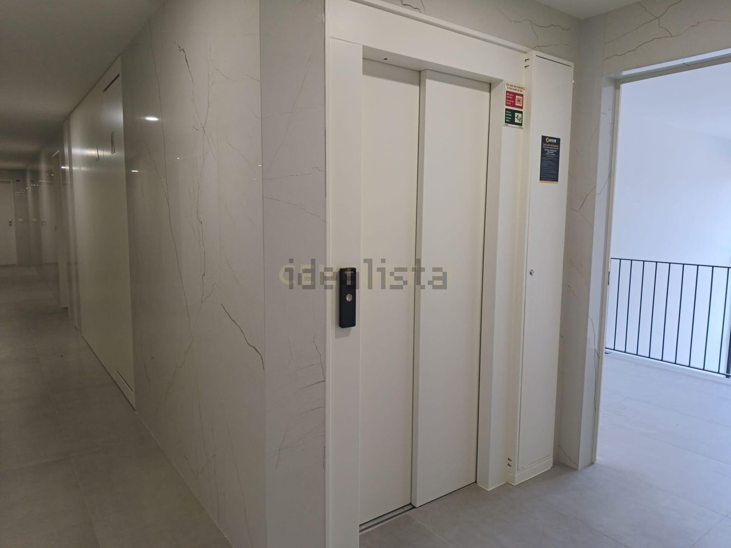 复式公寓出售在Rua Conde de Bertiandos, 317 - 过道