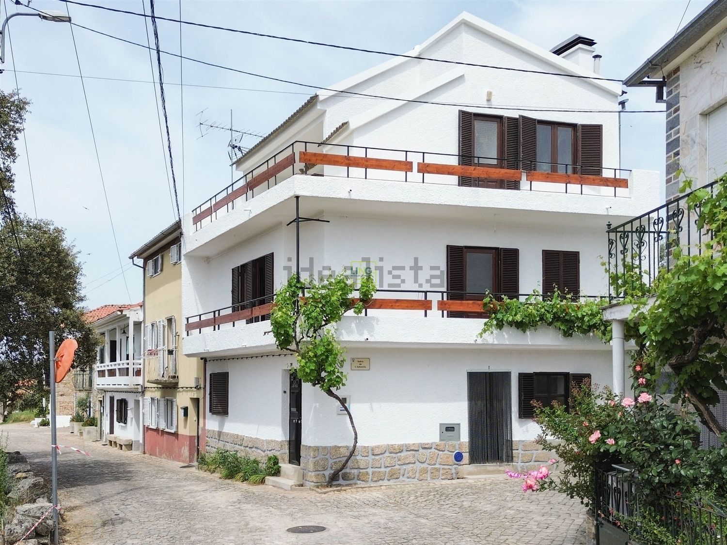 小楼房或独栋别墅出售在 São Miguel de Acha - 露台