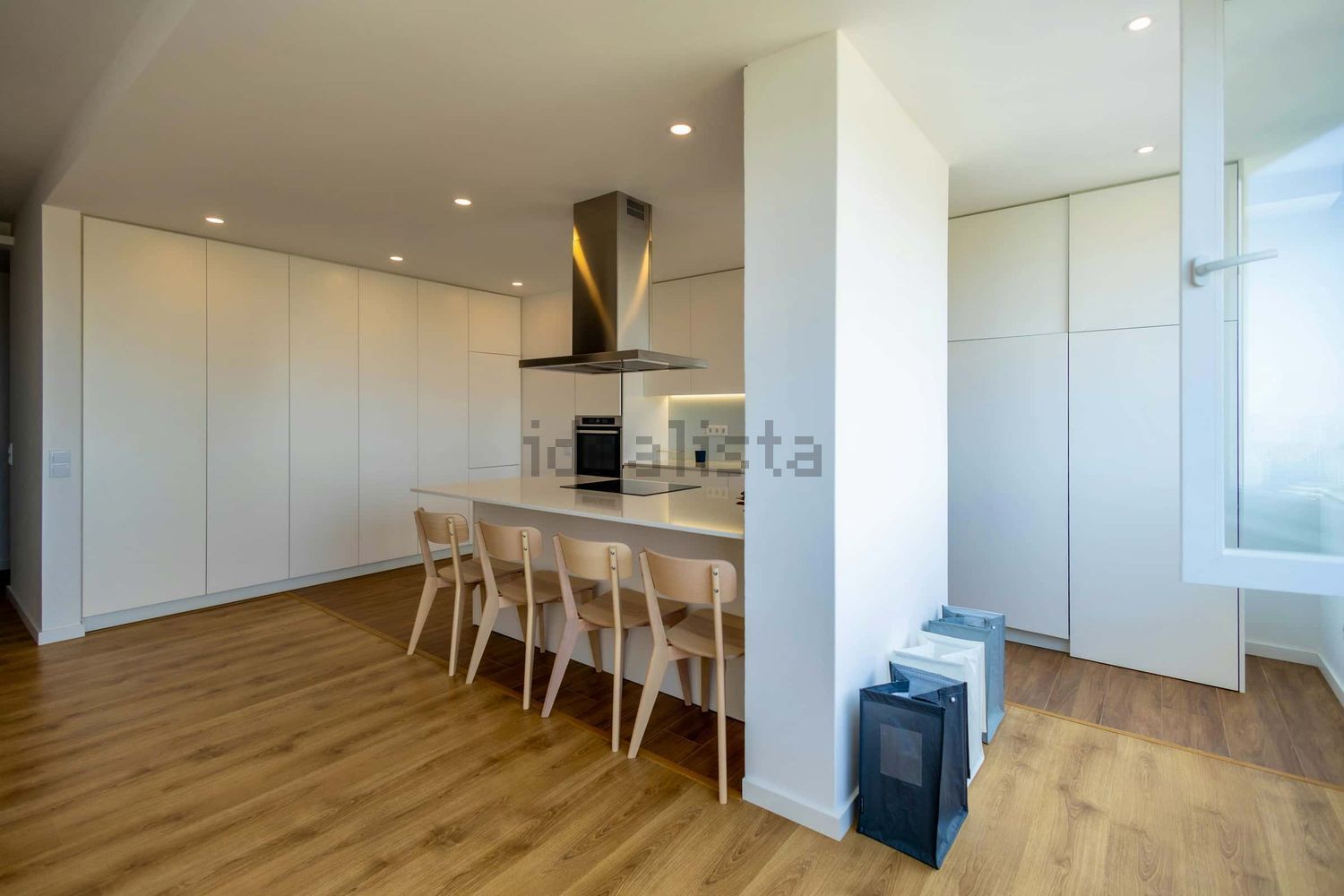 出租房间在Rua Sarmento de Beires s/n - 客厅