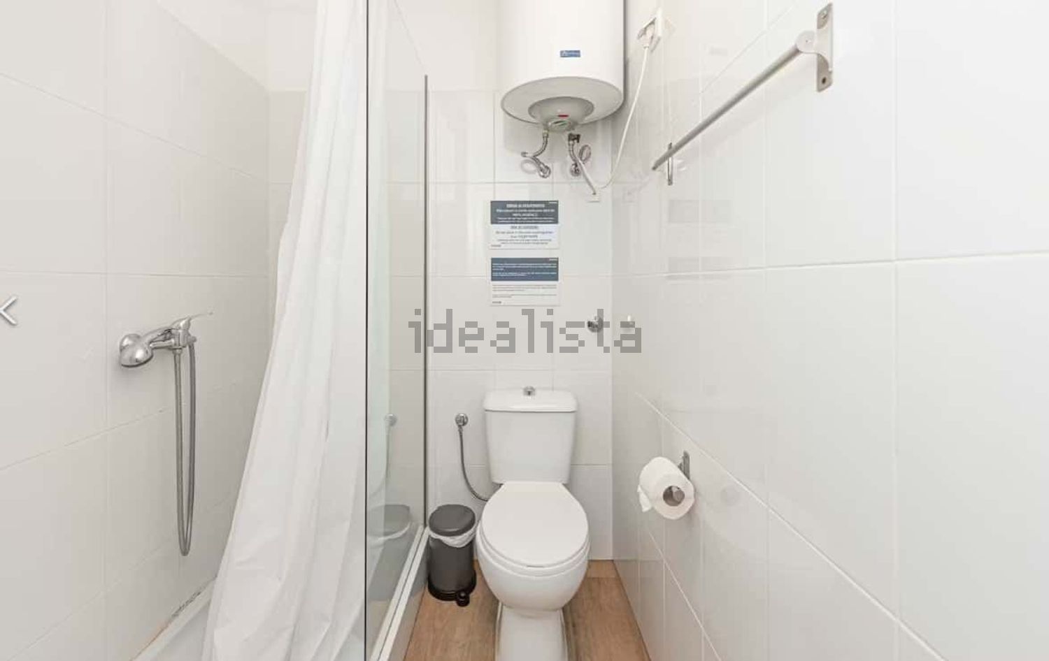 出租房间在 Prazeres - Maria Pia - 卫生间