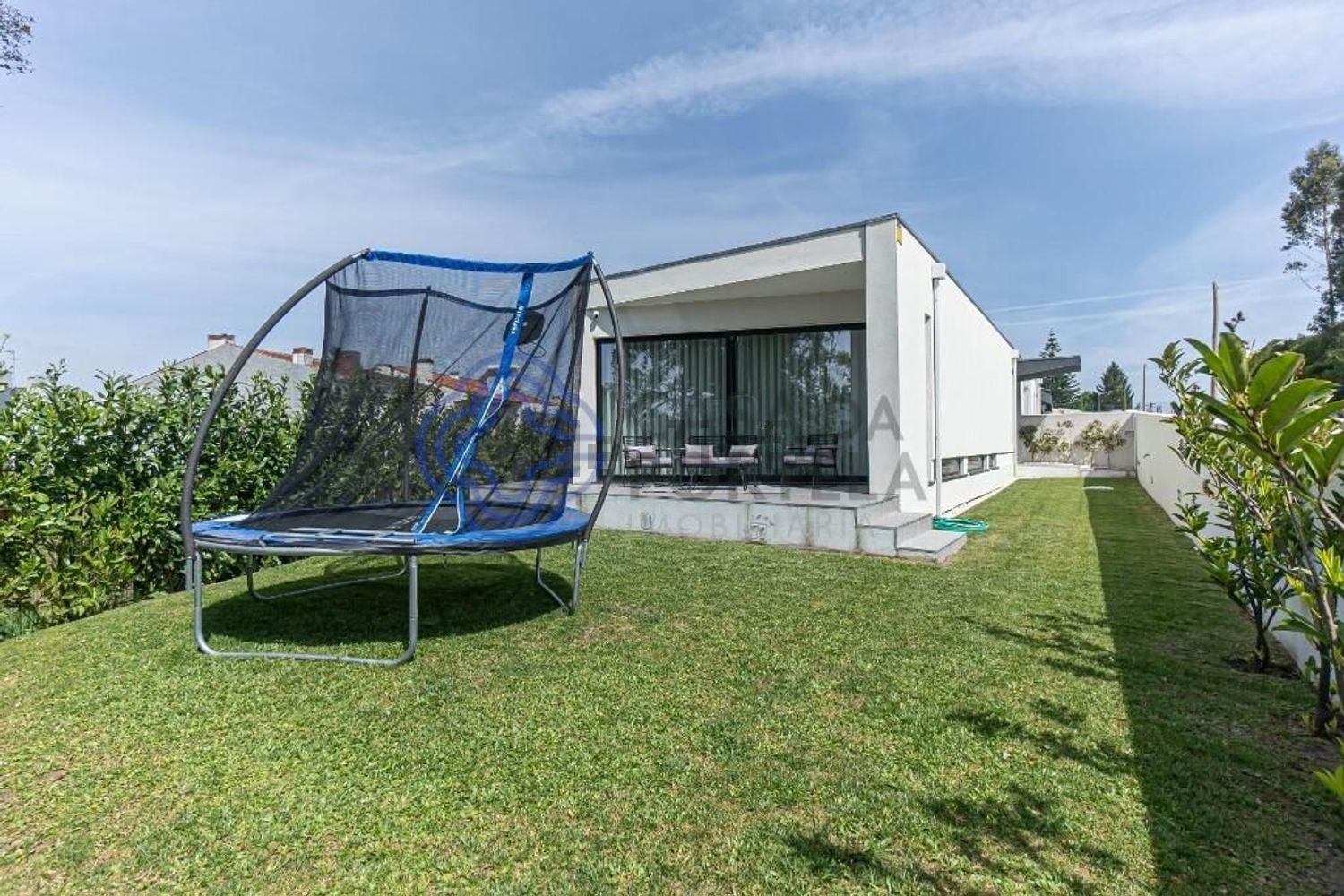 小楼房或别墅出售在 Milheirós - 外立面
