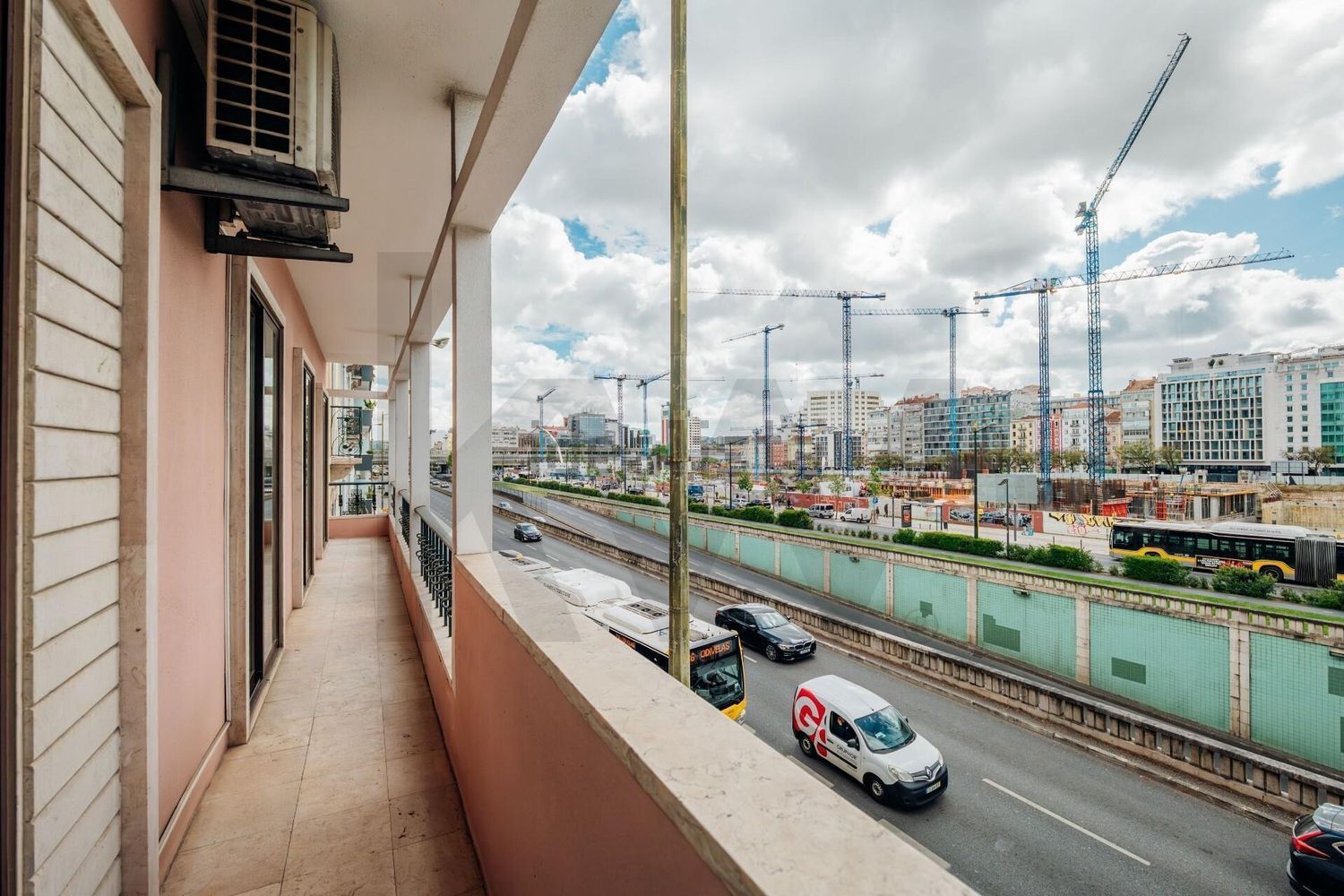 公寓 t5出售在Avenida da República s/n - 阳台