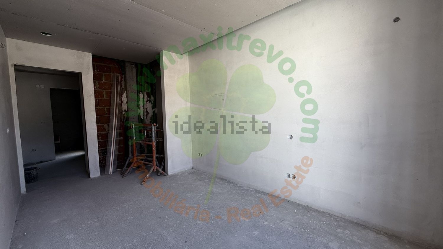 小楼房或独栋别墅出售在 Aroeira Central - 照片