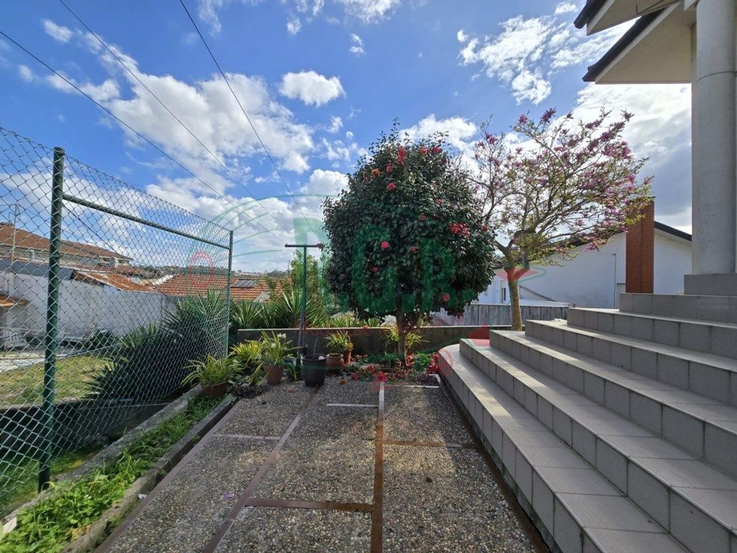 小楼房或独栋别墅出售在 Centro de Gondomar - 花园