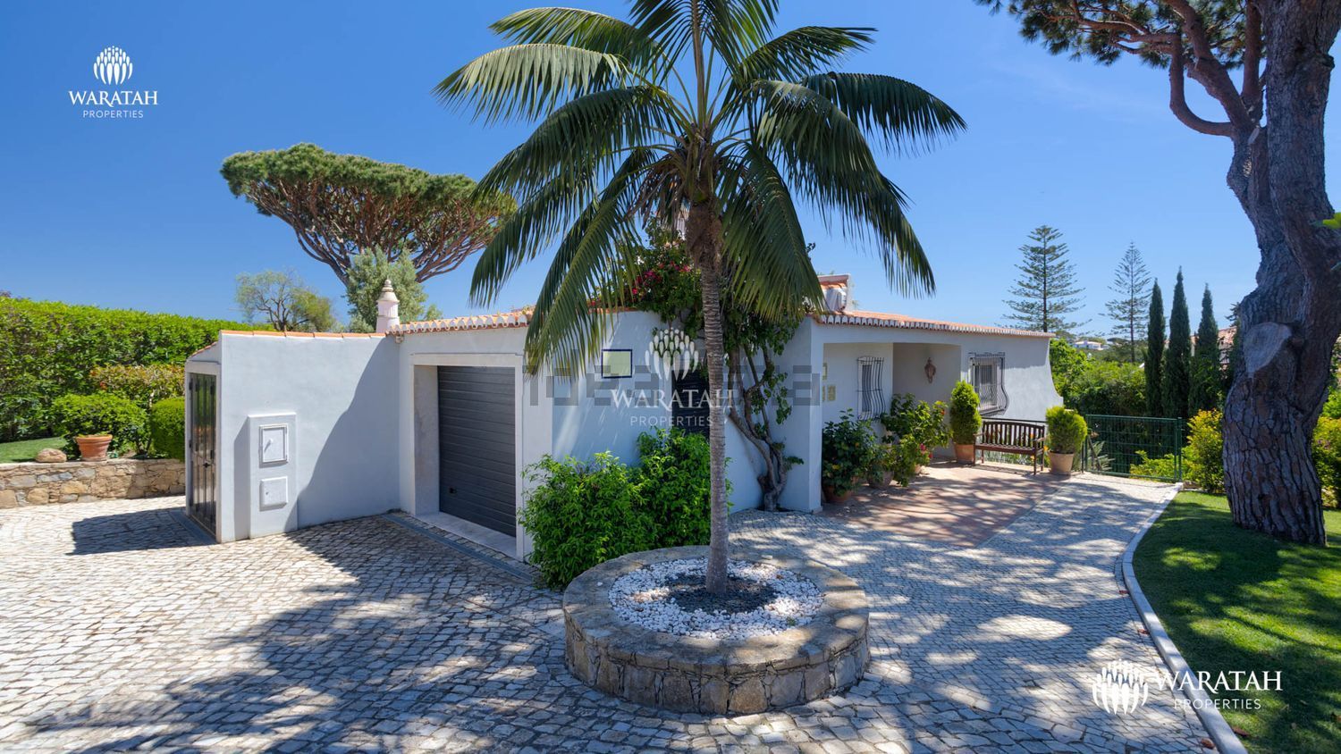 小楼房或独栋别墅出售在Rua da Laranjeira - 外立面