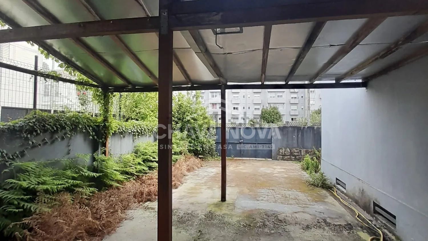 双拼别墅出售在Rua Fernão de Magalhães s/n - 门廊