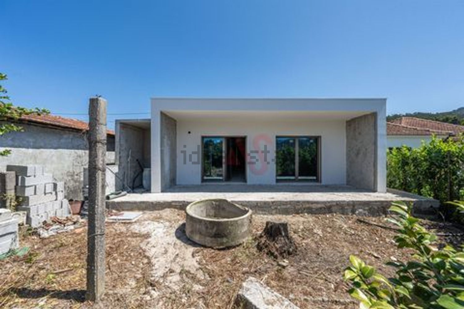 小楼房或独栋别墅出售在 Vila Nova do Campo - 外立面
