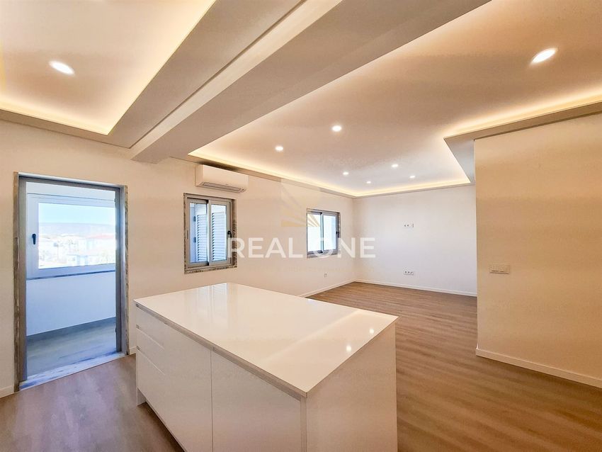 公寓 t3出售在Avenida José da Costa Mealha, 82
