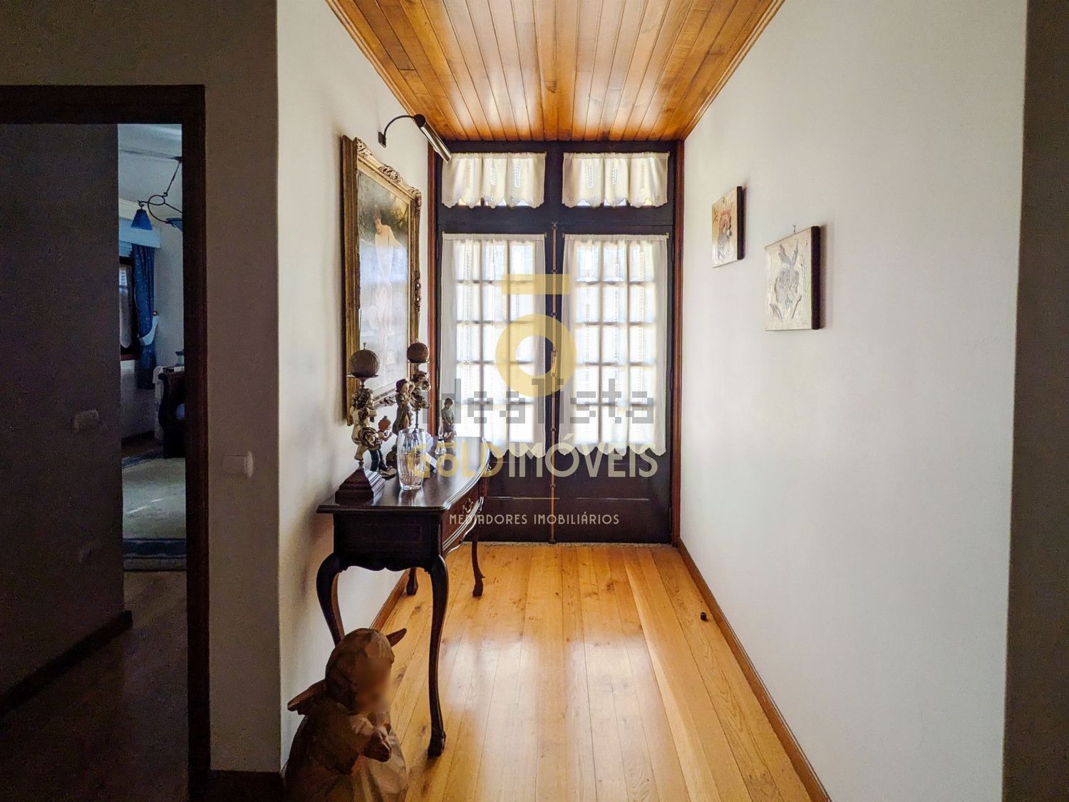 小楼房或独栋别墅出售在 Margaride (Santa Eulália) - Várzea - Lagares - Varziela - Moure - 过道