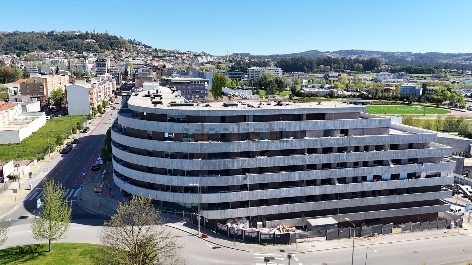 公寓 t2出售在Avenida Doutor Leonardo Coimbra s/n - 外立面