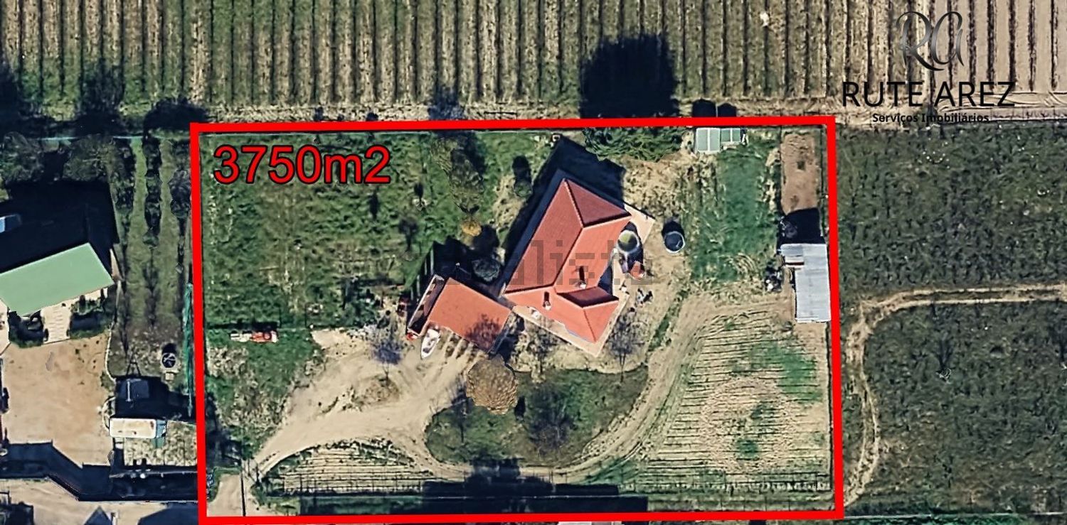 小楼房或独栋别墅出售在Estrada Lagameças - 详情