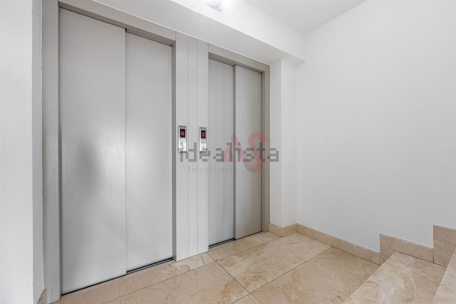 公寓 t4出售在Avenida dos Banhos, 590 - 电梯